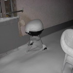 Grill und Gartenmöbel voll Schnee