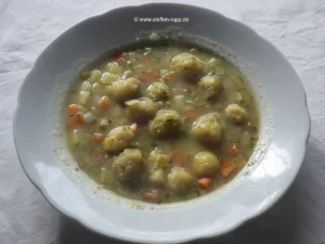 Rosenkohlsuppe fertig im Teller