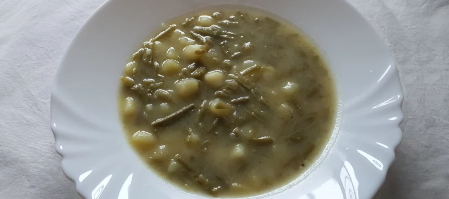 Bohnensuppe im Teller