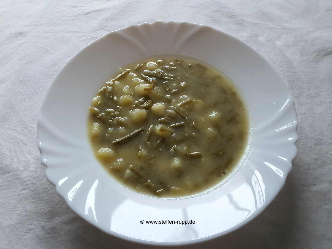 Bohnensuppe im Teller