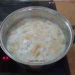 Mehlklösse sind am kochen