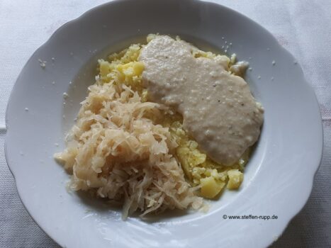 Meerrettich mit Kartoffeln und Sauerkraut