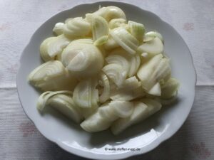Klein geschnittene Zwiebeln