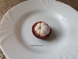 Mangostane geöffnet